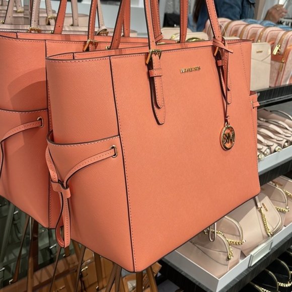 Michael Kors Gilly Large Drawstring Travel Tote Sherbert Leather - Picture 4 of 16